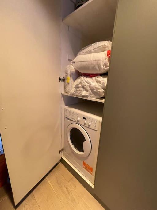Pillow Menu! 1 Bed Garden Flat Finsbury Park London Exterior photo